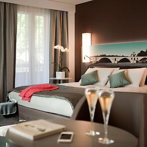 Privilege Room a double bed a sofa